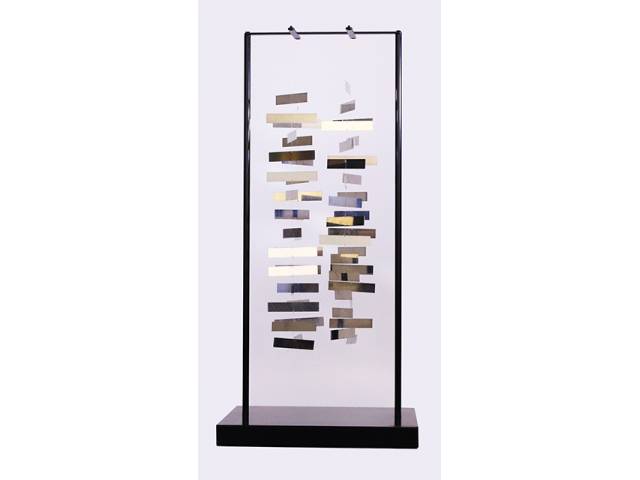 Julio Le Parc Escultura em metal e espelhos 64 x 30 x 30 cm “Mobile Rectangle Dans L’Espace” 1967 Edição 48/60