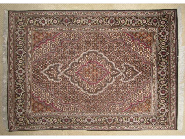 Tapete Tabriz Royal Persa com medalhão central 1,45 x 1,06 = 1,54 m²