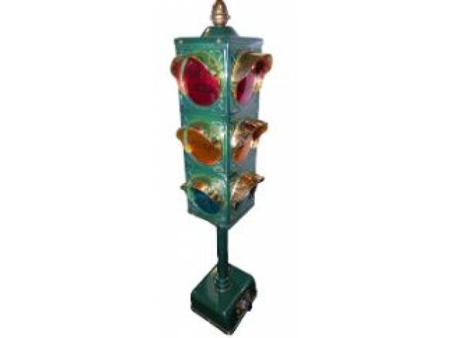 Farol estilizado em metal, com sinalizadores tematizados que acendem - Japão, anos 70, H = 50 cm. Peça bastante decorativa.