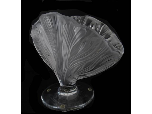 Floreiro cristal Lalique “Ichor” lapidado e jateado. 25 x 35 cm - França, séc. XX