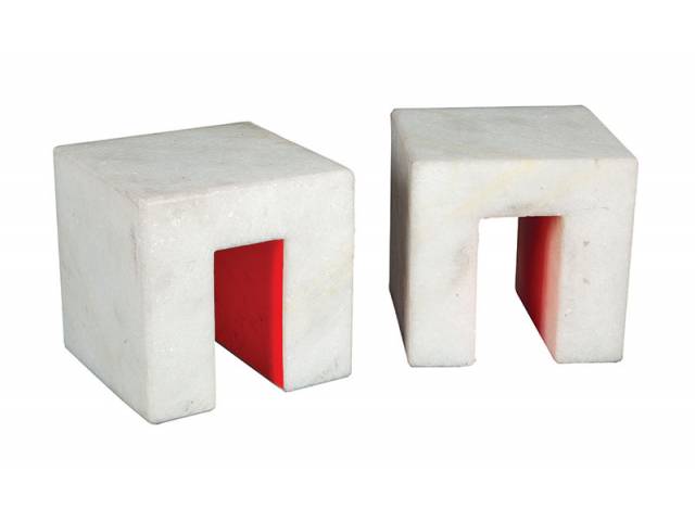 Estela Sokol mármore pintado 23 x 11,5 x 11,5 cm “Estudo para manhã na neve” não assinada 2010 t. 1/3 com certificado de autenticidade "Zipper Galeria"