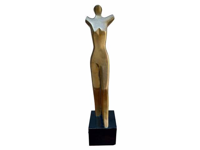 Margarita Farré escultura de bronze sobre base de madeira 31 x 9 x 9 cm "Mulher" ass. verso (perna direita)