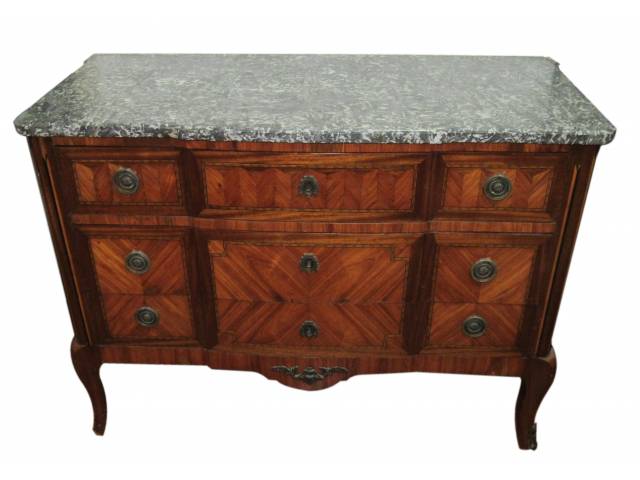 Cômoda Regência marchetada, tampo mármore nero, pernas torneadas, três gavetas forradas. 1,15 x 0,50 x 0,87 m - França, início séc. XX