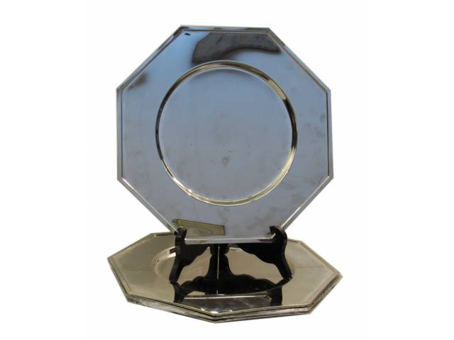 Seis sousplats octagonais em metal espessurado à prata. 31x 31 cm. - Europa, séc. XX