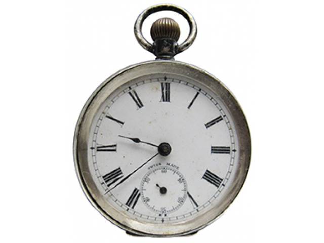 Relógio de bolso, ajuste corda pela coroa, mostr. porc. cx. prata sterling 935, guillhoché . d = 4,5 cm, l = 1,2 cm. - Suíça, séc XIX. No estado: máq. não funcionando.
