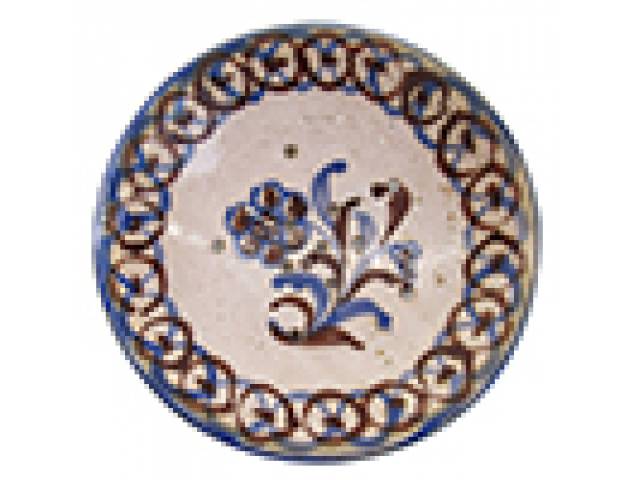 Tigela cerâmica porosa com orifícios, pintada à mão. d = 24 cm. - Europa, séc. XX