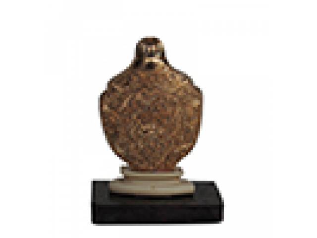 Snuff-Bottle metal dourado, rica ornamentação baixo relevo, apoiado sobre base de marfim, peça de coleção. - China, séc. XVIII/XIX. obs.: peça avulsa.