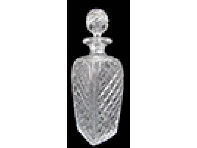 Licoreira cristal da “Bohemia” facetada, tampa redonda. h = 27,5 cm. - Europa, séc. XX