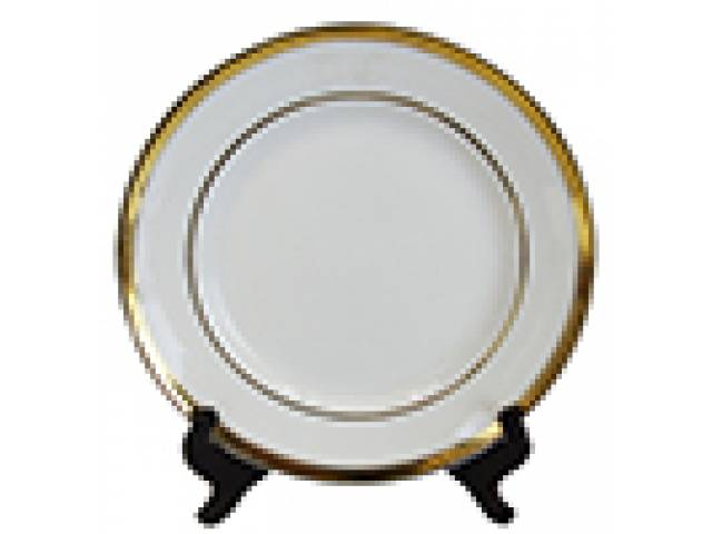 Serviço pratos fundos (11) porc. borda filetada ouro e monograma. d = 22,5 cm - Europa, séc. XX