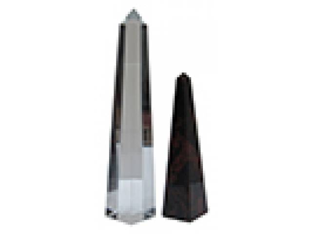 Par de Obeliscos: cristal “Orrefors” ass. base Jan Johansson (h = 31,5 cm), pedra “Obsidiana Mahogany” (h = 21,5 cm) - Suécia, séc. XX