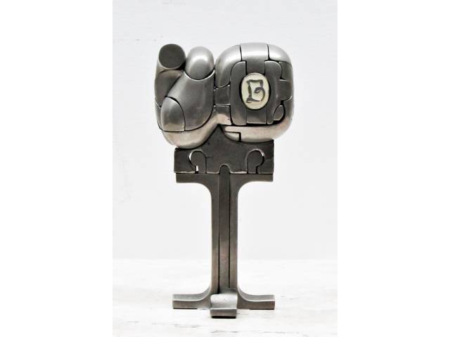 Miguel Berrocal escultura em metal 15 x 8 cm "Cristina" 1969/1970 
Acompanha manual de montagem