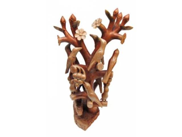 Adão de Lourdes Cassiano escultura em madeira 72 x 35 x 40 cm "Árvore com animais" ass. base