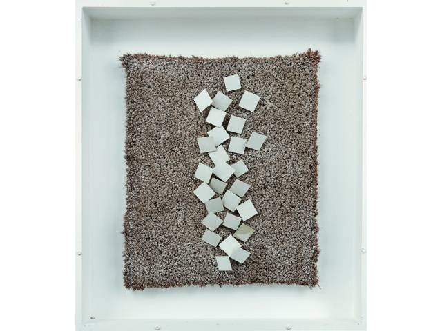 Arthur Luiz Piza relevo em metal sobre sisal 30 x 25 cm (42 x 37 x 7,5 cm) "A 44" 1982