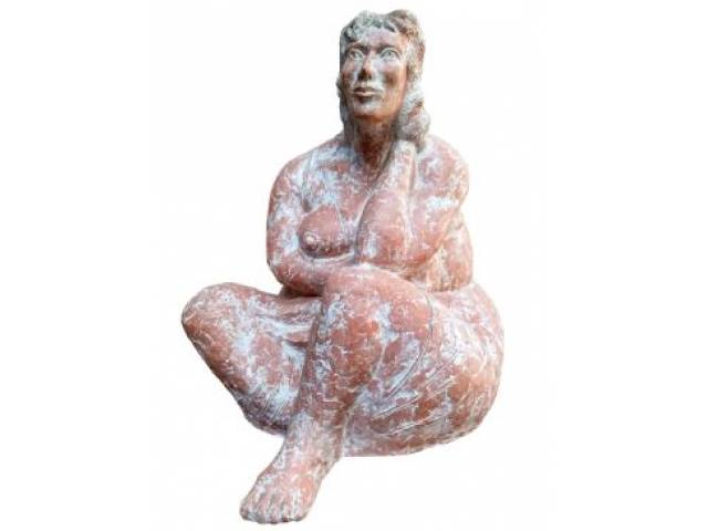 Nilton Maia escultura de terracota 50 x 43 x 38 cm “Sonhadora” ass. verso da base 2010
