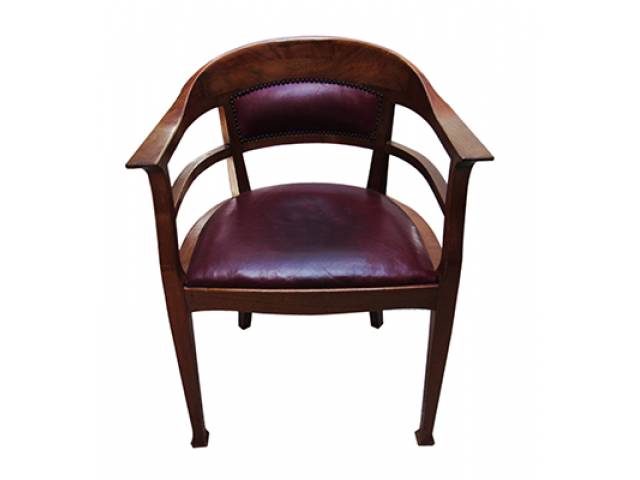 Poltrona estofada, couro castanho-avermelhado Art Nouveau. 0,57 x 0,635 x 0,82 cm. - Europa, séc. XX