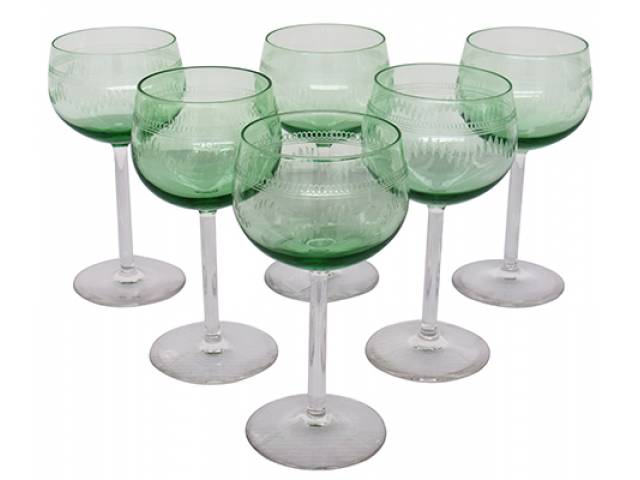 Seis taças p/ vinho do porto, cristal verde lapidado, haste e base transparentes. h = 13 cm - Europa, primeira metade séc. XX