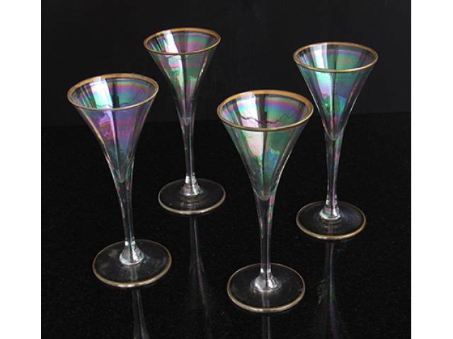 Quatro taças p/ licor, cristal furta cor, borda e base decor. filete dourado. h = 13 cm. - Europa, met. séc. XX
