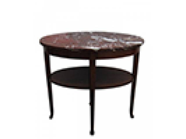 Mesa aux. oval Art Nouveau, prateleira em carvalho e tampo em mármore rosso imperial belga. 0,78 x 0,52 x 0,70 cm - Europa, séc. XIX/XX
