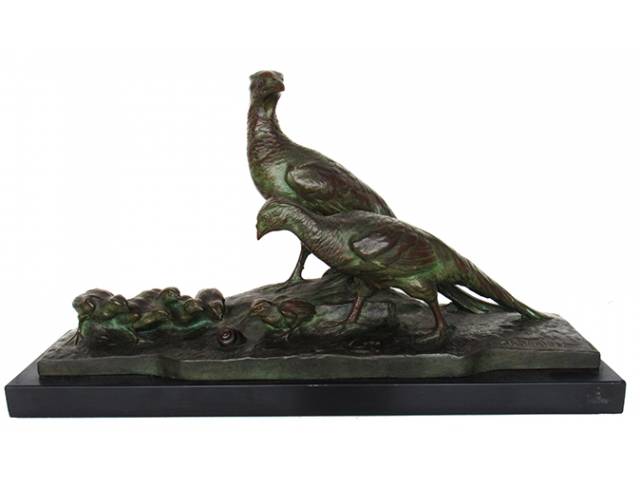 VIRION, Charles Louis (1865-1946) “Casal de faisões e filhotes” bronze, base mármore nero. ass. CID, 53 x 13,5 x 31 cm - França, séc. XX
