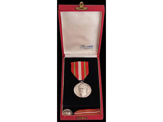 Medalhas comemorativas “Centenario do Nascimento de Lauro Mueller” estojo original. 23 g - d = 3,2 e 1,5 cm