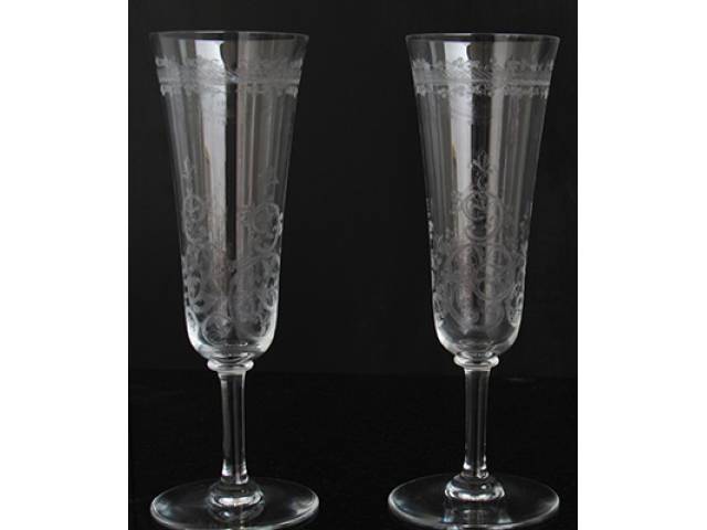 Par de taças Flute, cristal Baccarat “Lafayette” lapidadas, timbrebase. h = 17,5 cm - França, anos 50