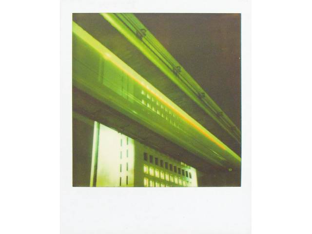 Cassio Vasconcellos - polaroide 11 x 9 cm / 24 x 22 cm "Tokyo Monorail#1 [da Série Noturnos Tokyo]" ass. verso 2002 Com cachê Galeria Raquel Arnaud