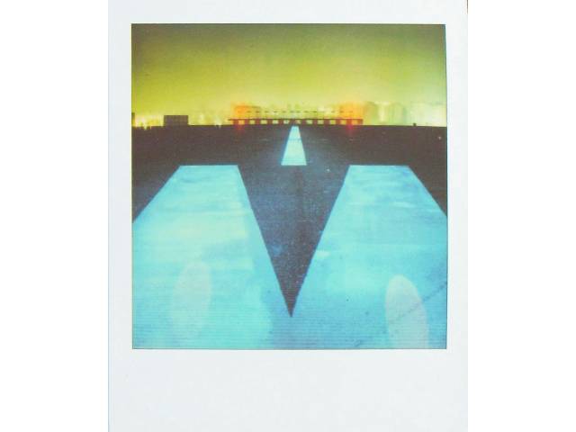 Cassio Vasconcellos - polaroide 11 x 9 cm / 24 x 22 cm "Aeroporto de Congonhas#3 [da Série Noturnos São Paulo]" ass. verso 2002 Com cachê Galeria Raquel Arnaud