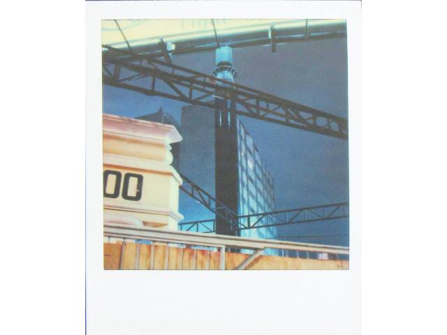 Cassio Vasconcellos - polaroide 11 x 9 cm / 24 x 22 cm "Vila Olímpia#5 [da Série Noturnos São Paulo]" ass. verso 2000 Com cachê Galeria Raquel Arnaud