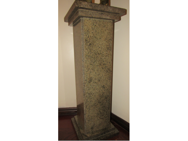 Coluna em granito cinza com corpo e base quadrada, 90 x 31 x 31 cm