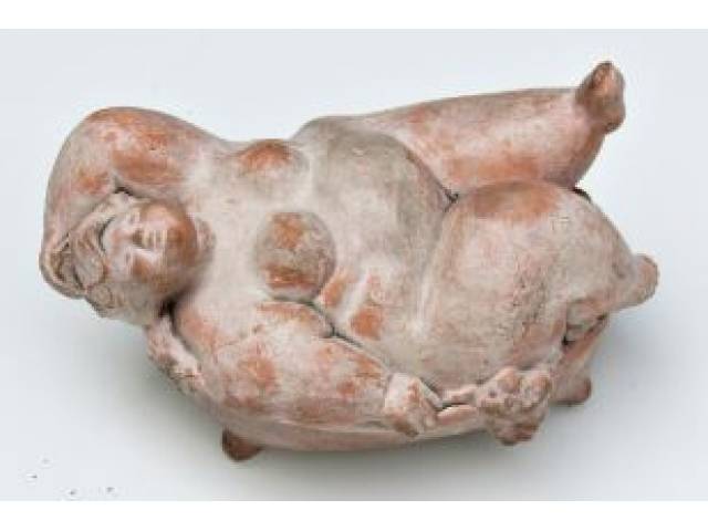 Ulisses escultura em terracota  25x 18x10 cm "Gordinha na Banheira" ass. lateral inferior 2002