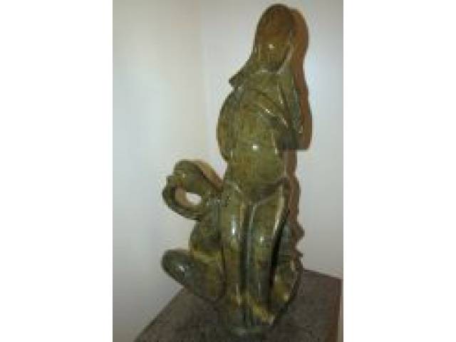 Escultura em pedra sabão "Maternidade" H = 55 cm