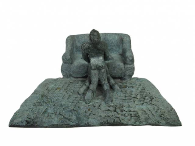 Maria Clara Fernandes escultura em bronze 20 x10x10 cm “No Tapete” ass. CID  datado 1994 Com  etiqueta da Galeria Gabinete 144