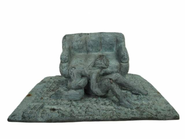 Maria Clara Fernandes " Delirio I"  escultura em bronze 20 x10 x 9 cm “No meio do tapete” ass. CID  datado 1994 Com  etiqueta da Galeria Gabinete 144