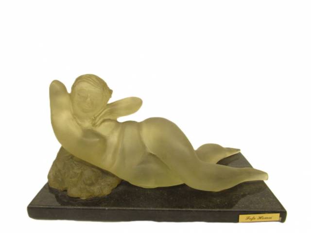 Fortuneé Fofo Hemsi escultura em resina 30 x 16 x 18 cm "Figura feminina deitada" assinada base CID
