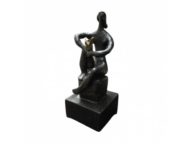 Sônia Ebling escultura em bronze 26 x 7 x 7 cm com base 34 cm intitulada "Daniela" ass na base. Obra analisada pelo Dr. Newton