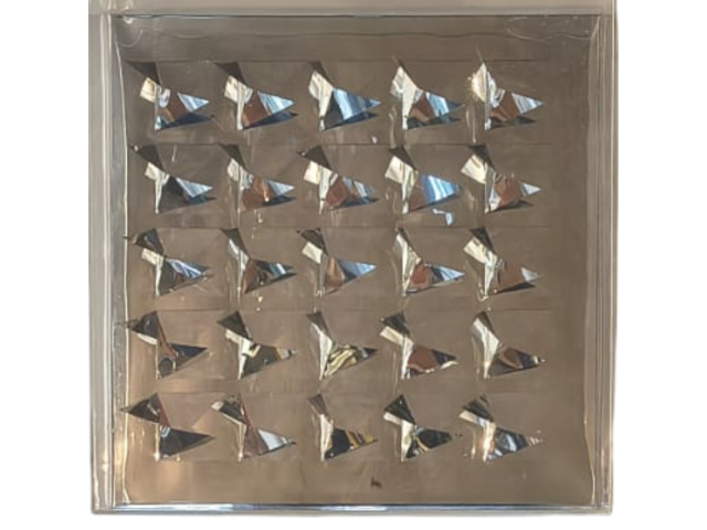 Michael Anthony relevo em metal 37 x 37xm "Sem Titulo" ass. CID datada 1971 London tiragem 56/250. Com caixa de acrílico.