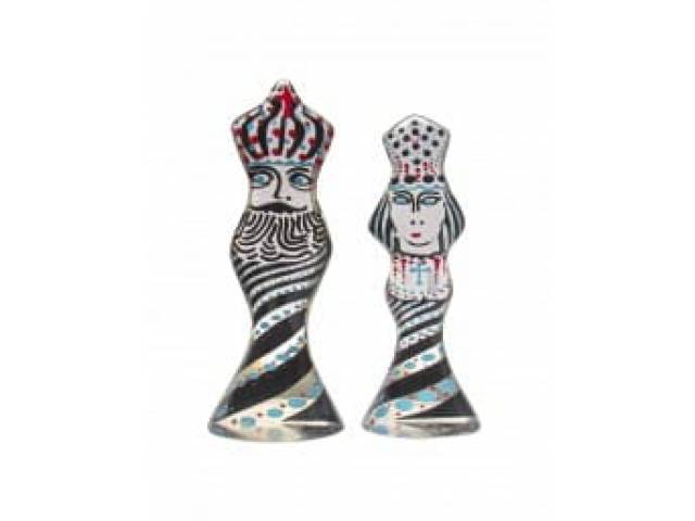 Abraham Palatnik escultura cinética representando raríssimo par composto do rei e da rainha de xadrez em resina de poliéster 9,8 x 3,8 - 8,8 x 3,3 cm ass na peça.