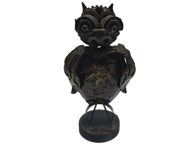 Robert escutura em sucata 25 x 15 x 08cm  "Coruja" ass. base datada 1977