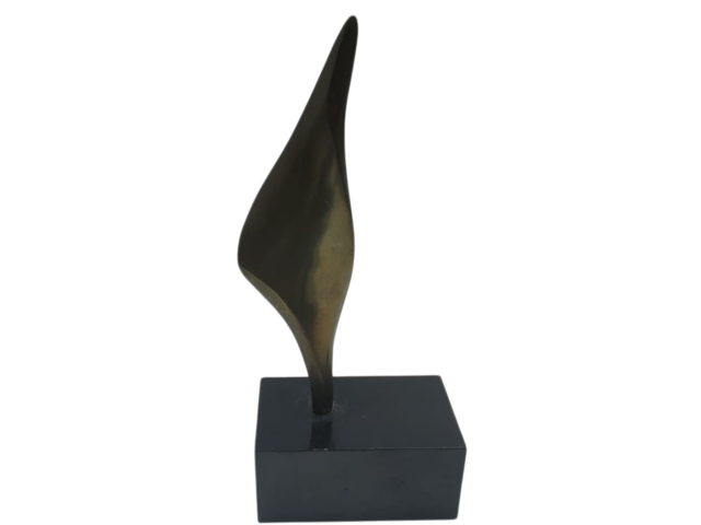 Daisy Nasser escultura em bronze 20 x 07 x 05cm "Sem Titulo" ass. lateral