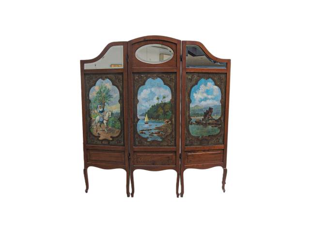 Benedicto Calixto de Jesus Biombo madeira de lei, contendo 3 obras.
- Óleo sobre tela 44,2 x 75cm intitulada "Moça com cavalo".
- Óleo sobre tela 44,2 x 75cm intitulada "Praia de Santos" ass. CID
- Óleo sobre tela 44,2 x 75cm intitulada "Pedra de Icaraí"
 Todas as obras foram reinteladas e acompanha certificados individuais firmados por Celso Calixto.