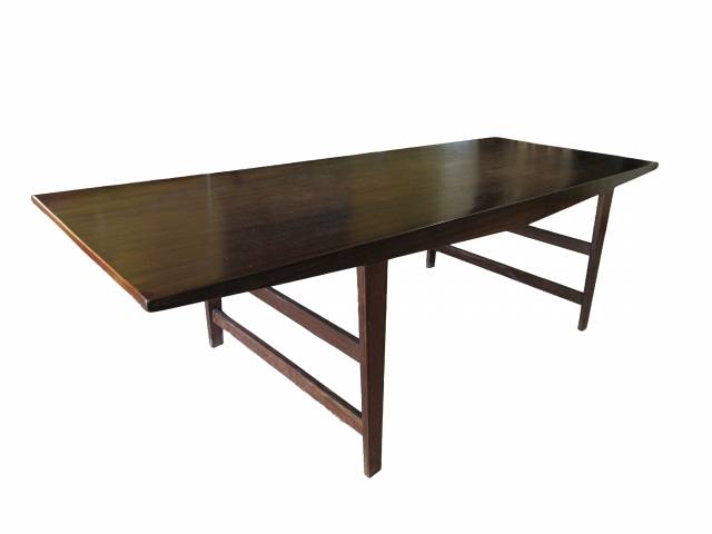 Mesa Vintage em Jacarandá anos 60 , pés retos   medindo 2.50m x 1,0m . Fabricada por Luiz Bosio & Cia , MÓVEL ORIGINAL DE ÉPOCA EM USO,  bom estado de conservação !! Apresenta etiqueta do fabricante no verso.