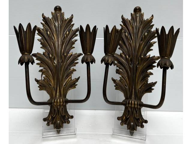 Antigo Par de Arandela em bronze dourado representando folhas. Med.: 34 x 16cm - França
