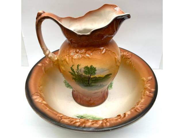 Gomil ( jarra e bacia) em porcelana europeia Villeroy e Boch finamente decorada  com reservas campestre - diametro 41 cm altura  35 cm  - França/Alemanha anos 60