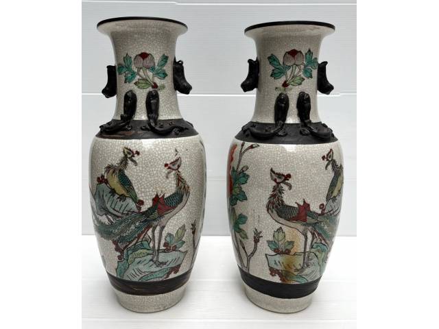 Par de floreiro Faiança oriental vitrificada e craquelada nos tons marfim e bege, decoração multicolorida pintada a mão "Figura de Faisão. China -Medida:30cm