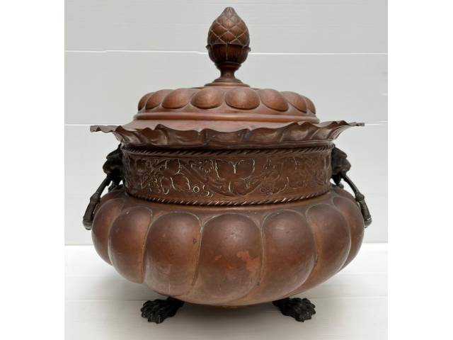 VINTAGE Copper Bowl de cobre martelada a mão com alça e tampa com ornamento em pinha  med 40 x36 cm