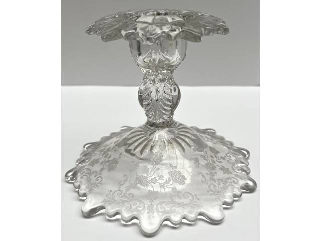 Castiçal cristal, base recortada e decor. St. Louis. d = 13,5 e h = 10,5 cm. - Europa, séc. XX