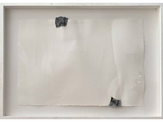 Carlos Fajardo - papel e metal 51 x 71,5 cm “Sem Título” 2003 Com cachê da Galeria Raquel Arnaud