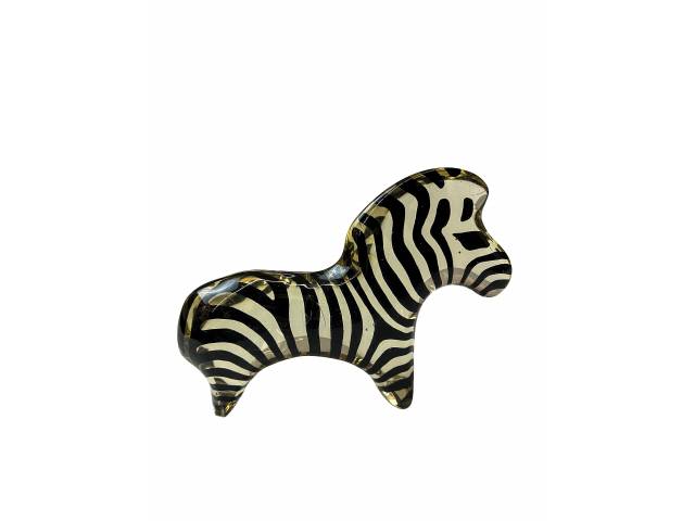 Abraham Palatnik escultura em resina de poliéster em forma de Zebra estilizada 11 x 15 cm , meados século 20. Pequeno bicado na pata