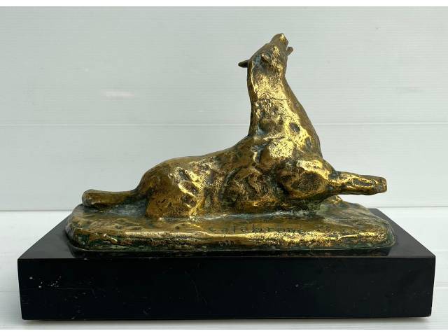 Domenico Calabrone escultura de bronze sobre base de madeira 19 x 25,5 x 10 cm “Cavalo atolado” ass. inferior direito t.011